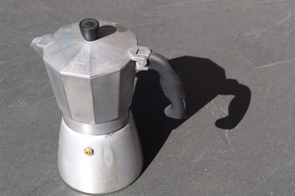 Cafetera italiana preparando café