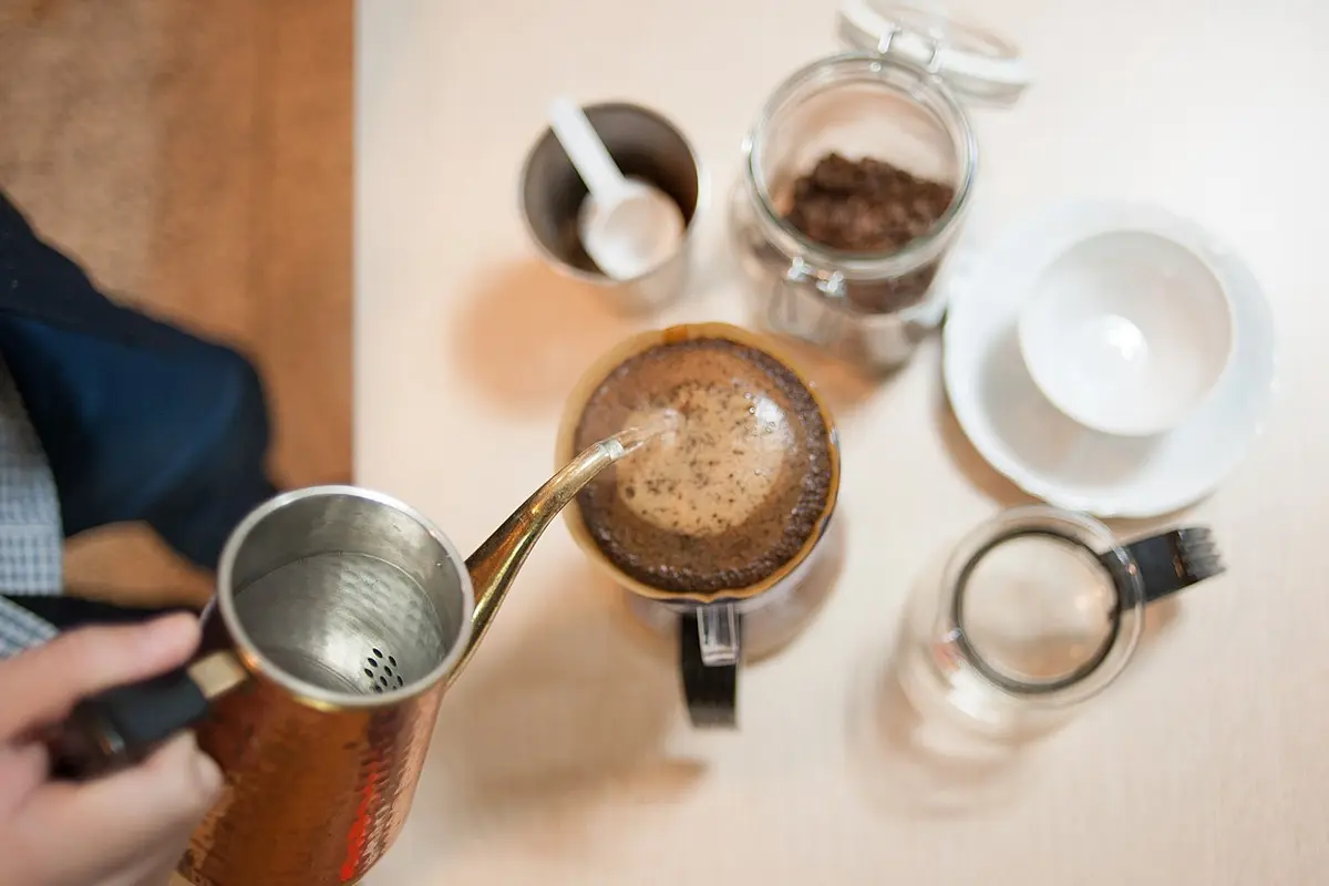 Preparación de café vista desde arriba